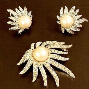 Vintage 50s Celebrity NY Pearl Rhinestone Starburst Earrings & Brooch Set